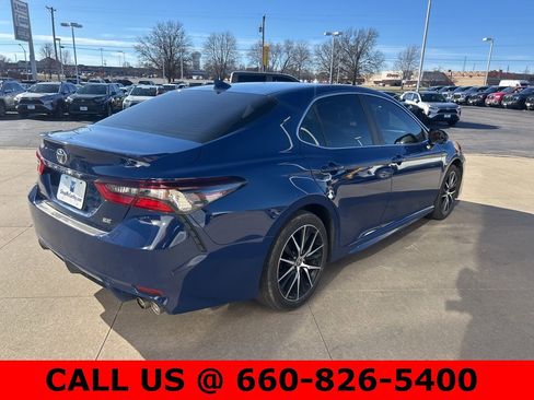 Used 2024 Toyota Camry SE image 3