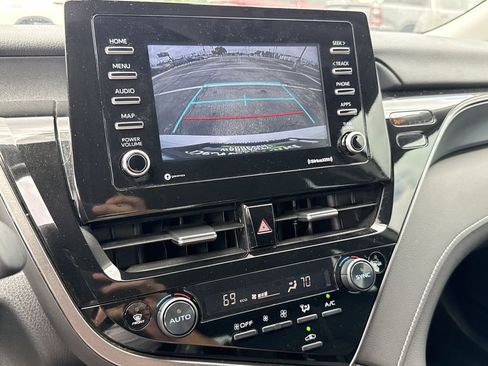 Used 2024 Toyota Camry SE FWD image 21