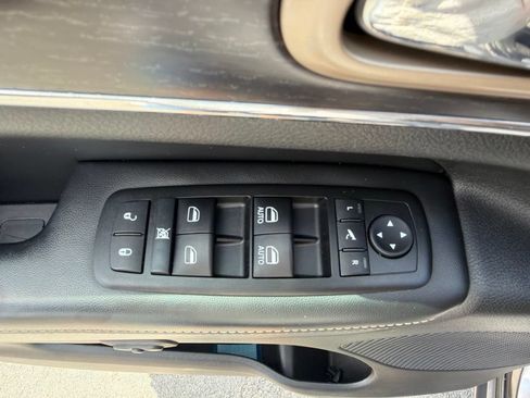 Used 2014 Jeep Grand Cherokee Overland AWD/4WD image 27