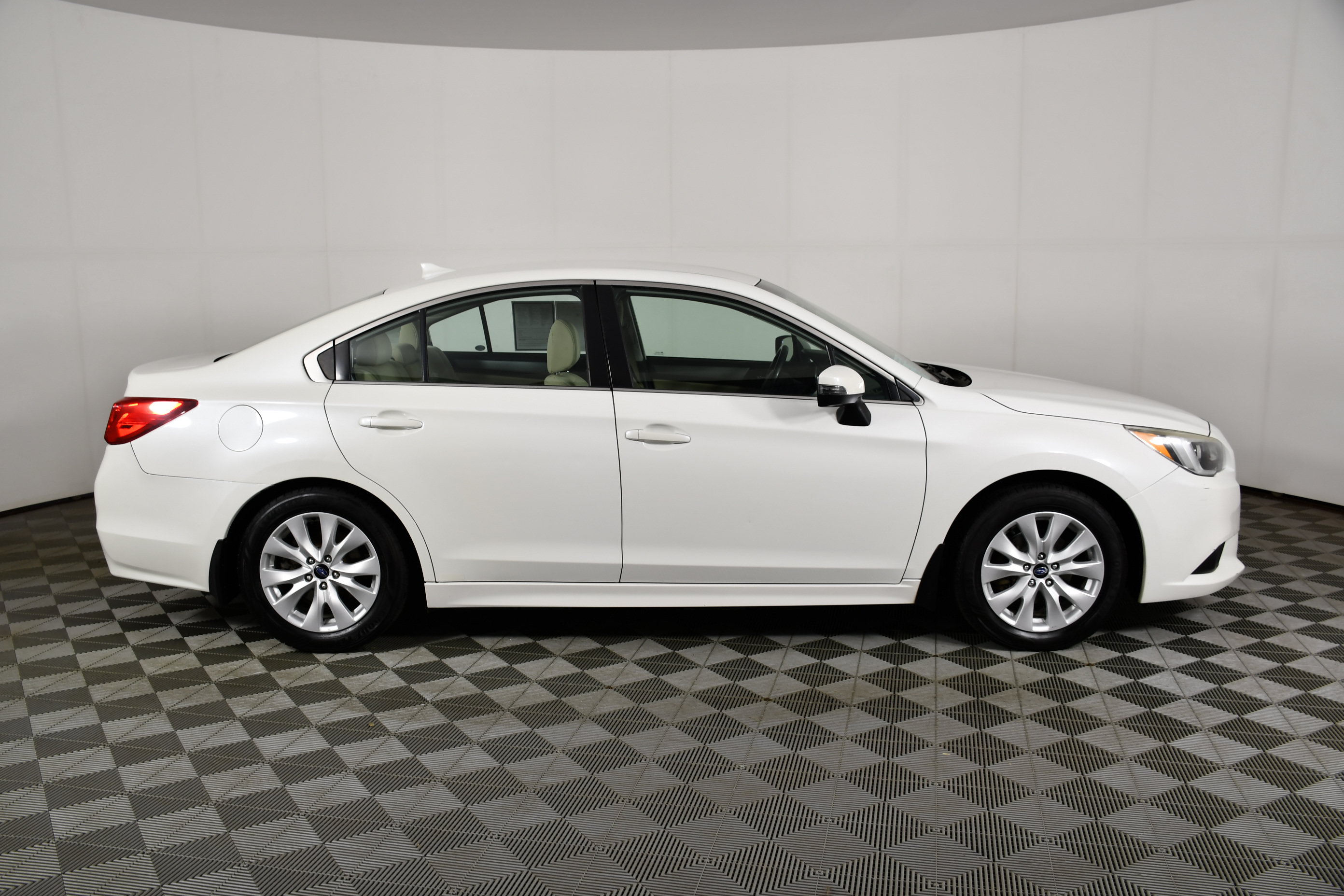 Used 2017 Subaru Legacy 2.5i Premium AWD/4WD image 5
