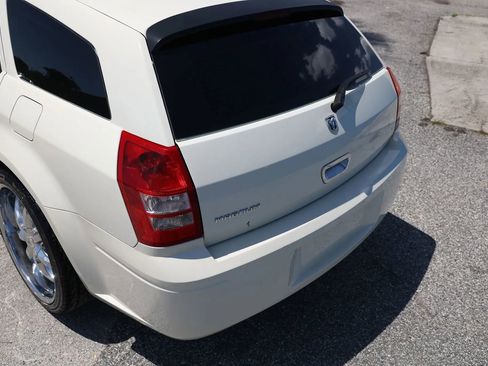 Used 2005 Dodge Magnum SE RWD image 28