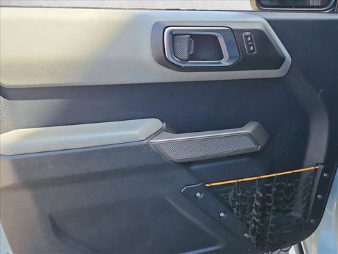 Used 2021 Ford Bronco Badlands image 9