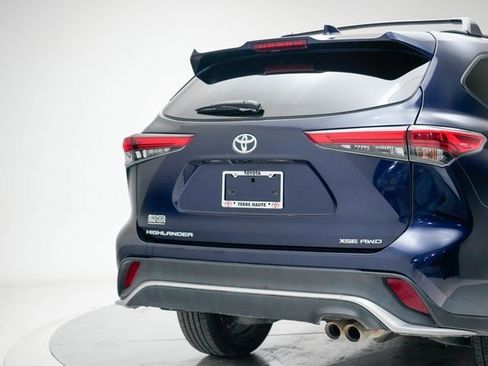 Used 2021 Toyota Highlander XSE image 12