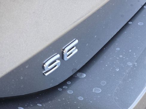 New 2026 Volkswagen Tiguan SE FWD image 8