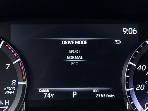 Used 2023 Toyota Highlander XLE FWD image 9