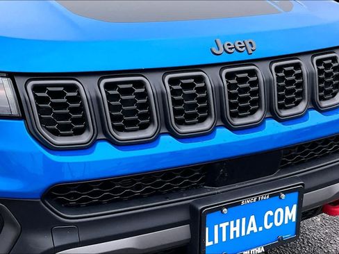 Used 2025 Jeep Compass Trailhawk AWD/4WD image 30