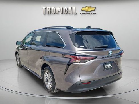 Used 2024 Toyota Sienna XLE image 2