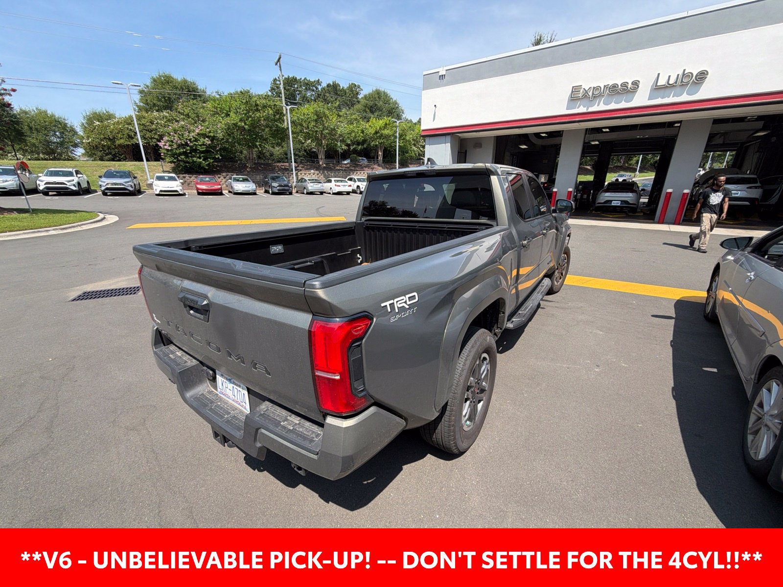Used 2025 Toyota Tacoma TRD Sport AWD/4WD image 7