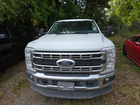 Used 2025 Ford F250 XLT AWD/4WD image 2