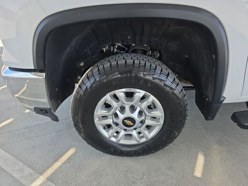 Used 2025 Chevrolet Silverado 2500 LT w/ Convenience Package image 34