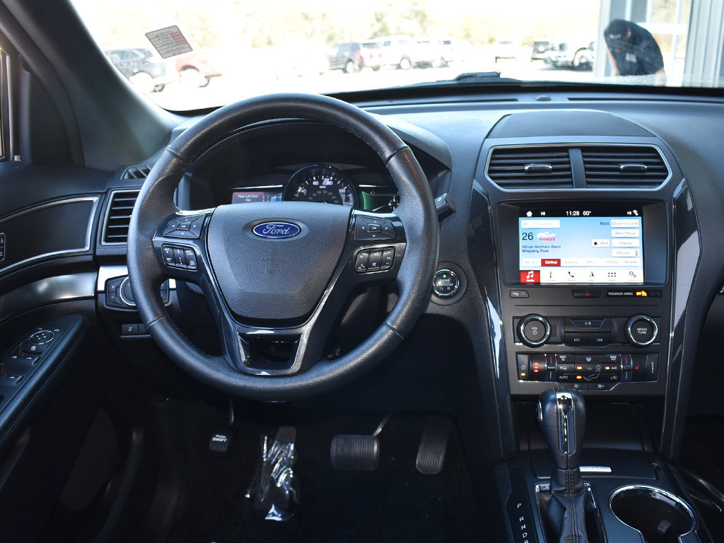 Used 2019 Ford Explorer XLT w/ Equipment Group 202A AWD/4WD image 18