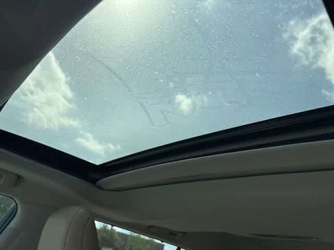 Used 2021 Toyota Highlander XLE image 24