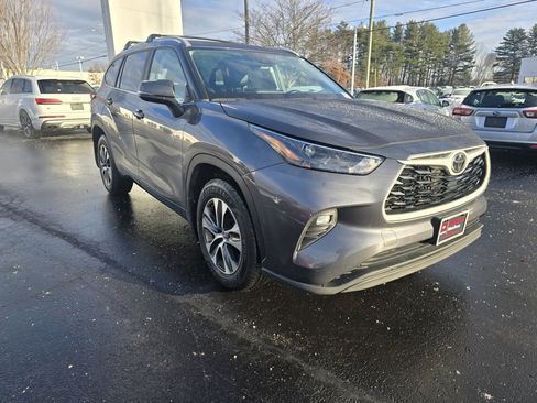Certified 2023 Toyota Highlander XLE image 11