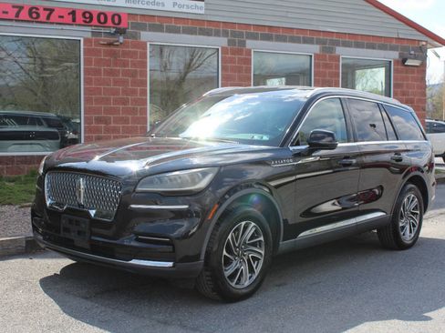 Used 2023 Lincoln Aviator AWD image 2