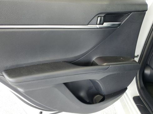 Used 2024 Toyota Camry SE FWD image 13