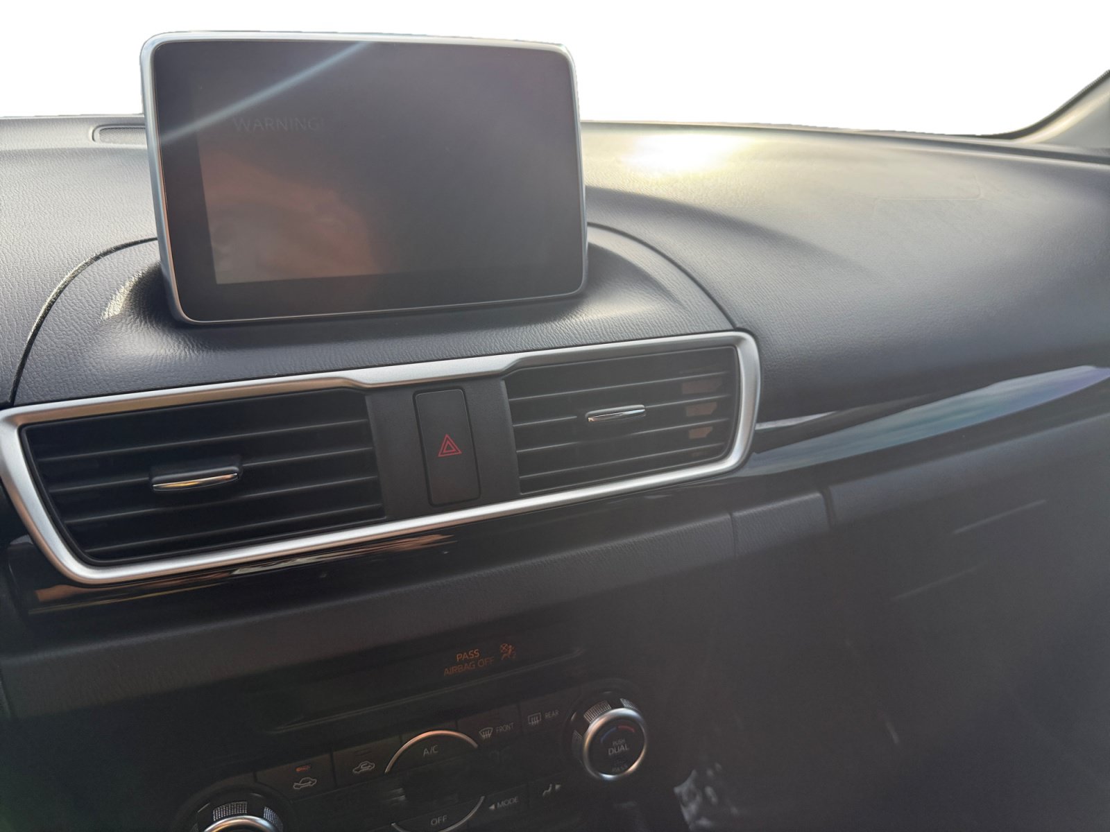 Used 2015 MAZDA MAZDA3 i Touring w/ Technology Package FWD image 12