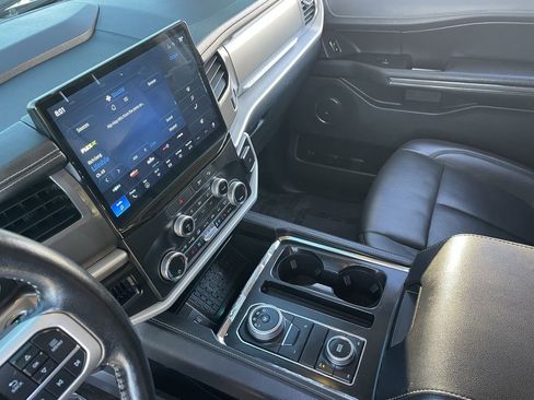 Used 2022 Ford Expedition XLT image 25
