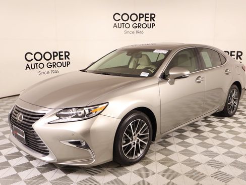 Used 2017 Lexus ES 350 w/ Luxury Package FWD image 11
