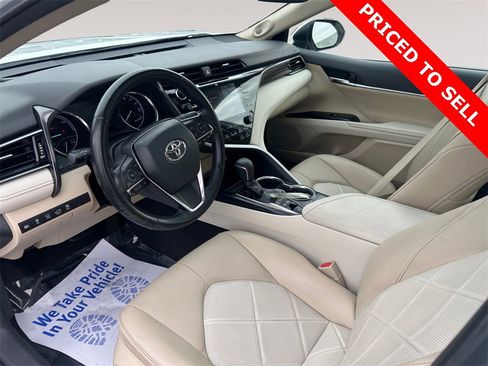 Used 2019 Toyota Camry XLE image 10