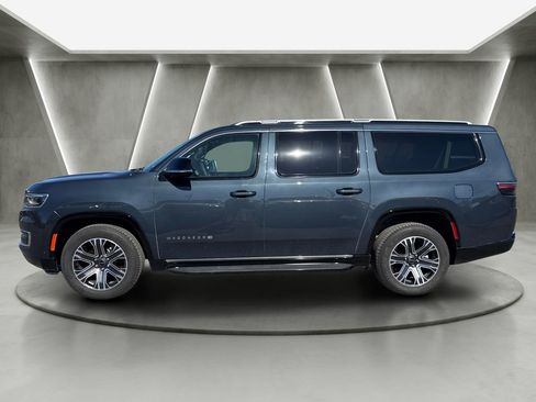 Used 2025 Jeep Wagoneer L 4WD image 4