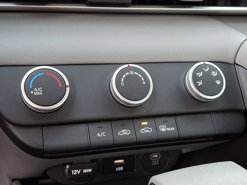 Certified 2024 Hyundai Elantra SE FWD image 18