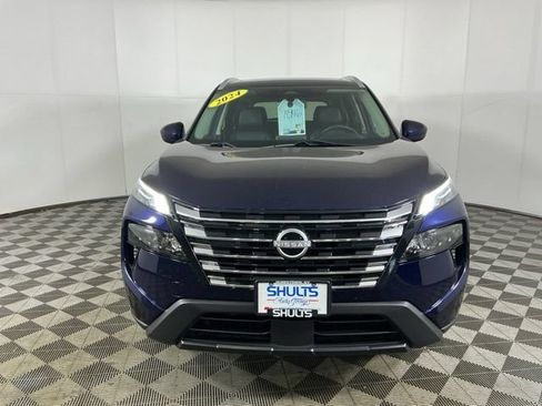 Used 2024 Nissan Rogue SV w/ SV Premium Package AWD/4WD image 2
