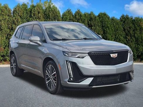 Used 2023 Cadillac XT6 Sport w/ Technology Package AWD/4WD image 3