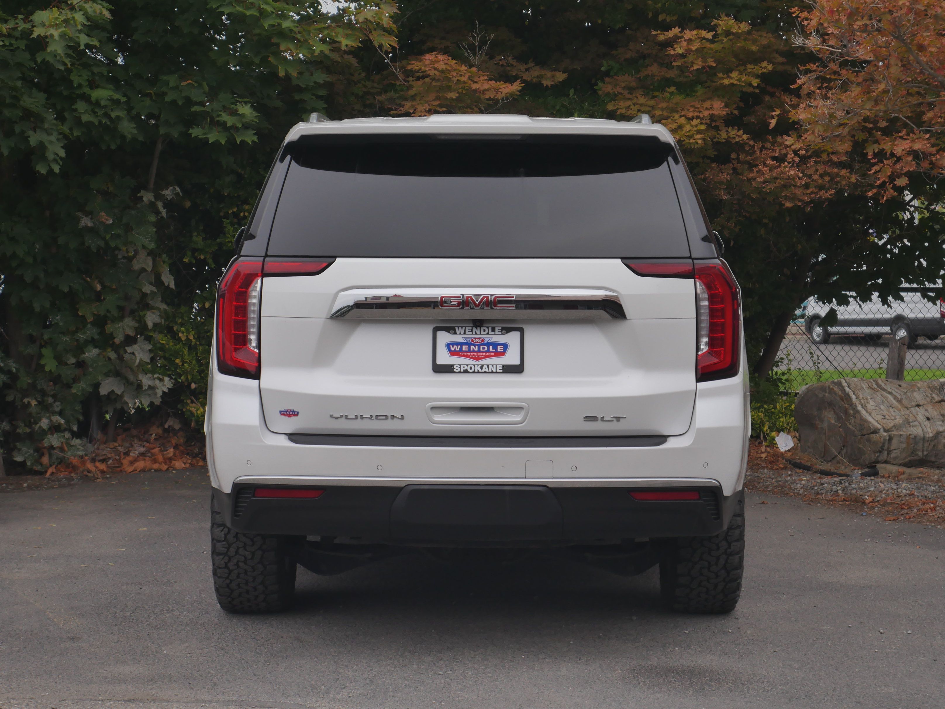 Used 2021 GMC Yukon SLT w/ Rear Media and Nav Package AWD/4WD image 25