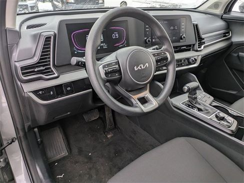 Used 2024 Kia Sportage LX image 8