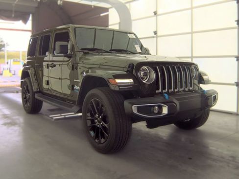 Used 2022 Jeep Wrangler Unlimited Sahara AWD/4WD image 3