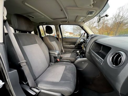 Used 2014 Jeep Patriot Latitude w/ Sun/Sound Group image 26