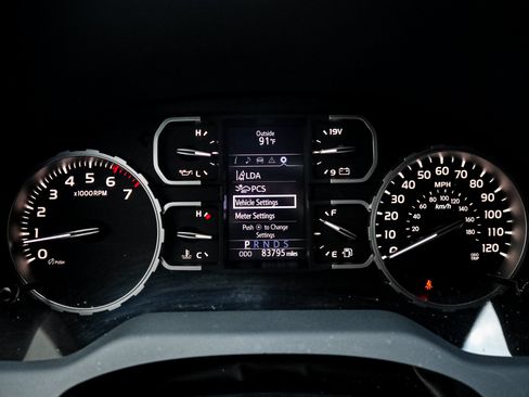 Used 2019 Toyota Tundra SR5 w/ SR5 Upgrade Package AWD/4WD image 21