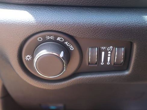 New 2027 Chrysler Pacifica Select FWD image 21