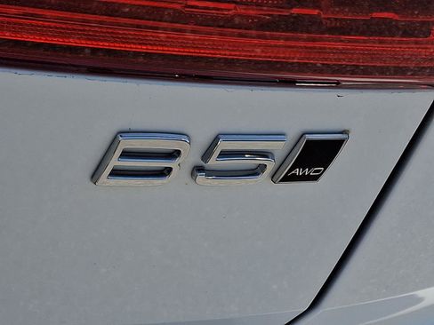 Certified 2023 Volvo XC60 B5 Plus w/ Climate Package AWD/4WD image 30