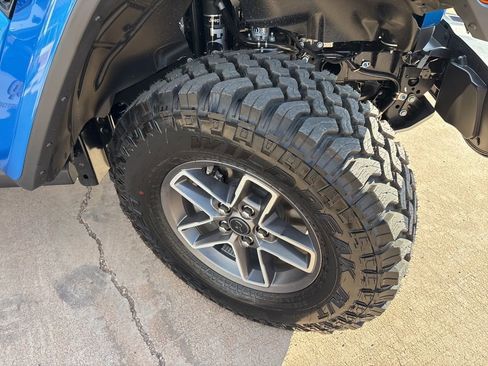 New 2025 Jeep Gladiator Mojave w/ Convenience Group image 12