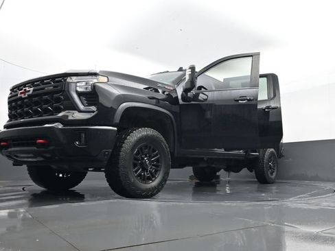 Used 2024 Chevrolet Silverado 2500 ZR2 w/ Technology Package AWD/4WD image 34