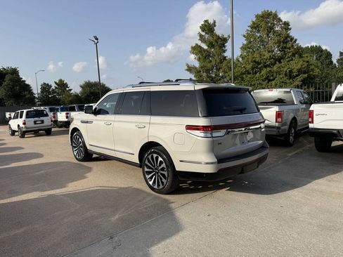 Used 2023 Lincoln Navigator Reserve AWD/4WD image 4