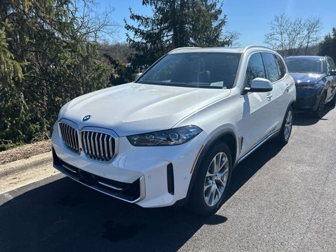 New 2026 BMW X5 xDrive50e w/ Premium Package image 2