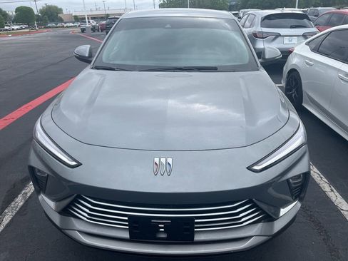 Used 2024 Buick Envista Preferred w/ Advanced Safety Package image 2