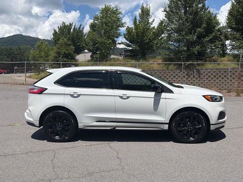 Certified 2023 Ford Edge SE w/ Black Appearance Package AWD/4WD image 2