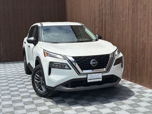 Used 2023 Nissan Rogue S AWD/4WD image 9
