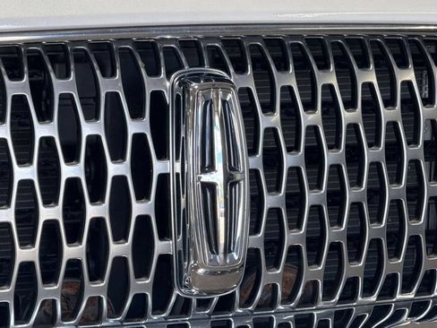 Certified 2022 Lincoln Nautilus Reserve AWD/4WD image 9