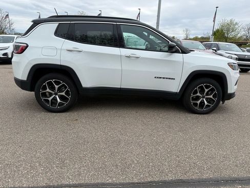 Used 2025 Jeep Compass Limited AWD/4WD image 6