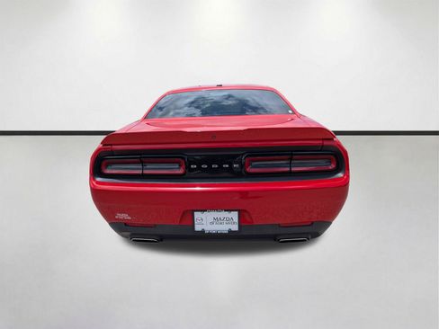 Used 2019 Dodge Challenger SXT RWD image 5