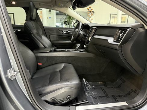 Used 2020 Volvo S60 T6 Momentum AWD/4WD image 17