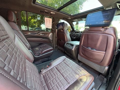 Used 2023 Cadillac Escalade ESV V AWD/4WD image 17