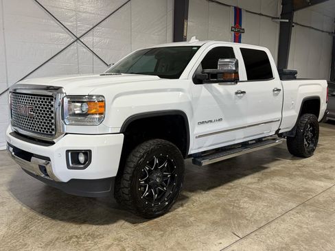 Used 2016 GMC Sierra 2500 Denali w/ Duramax Plus Package image 3