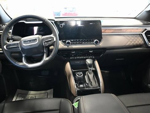 Used 2025 GMC Canyon Denali image 16