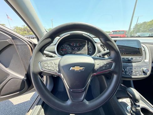 Used 2023 Chevrolet Malibu LT FWD image 17