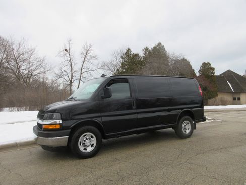 Used 2018 Chevrolet Express 2500 w/ Driver Convenience Package image 2